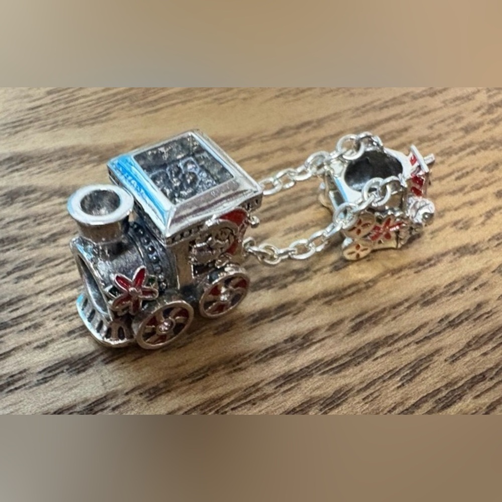 Chamilia | 925 SA Santaโs Train Charm, detailed and beautiful RARE - Picture 2 of 4